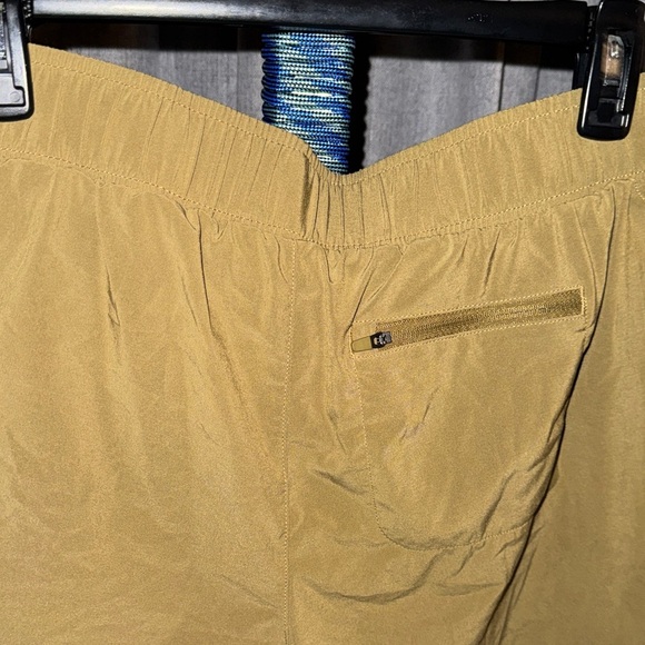 All in Motion-Women's Olive Green Woven Shorts Size Medium - Picture 8 of 12